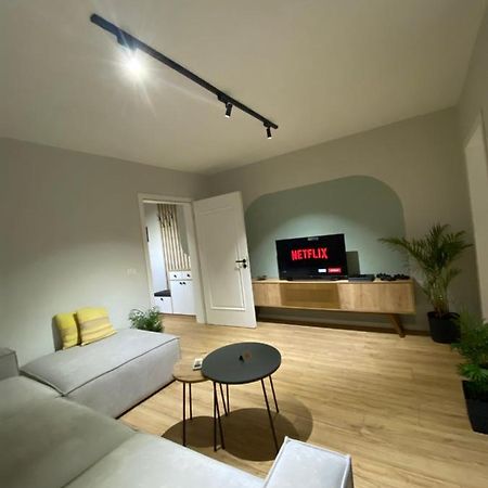 Ferienwohnung Lucas Downtown Tirana Exterior foto