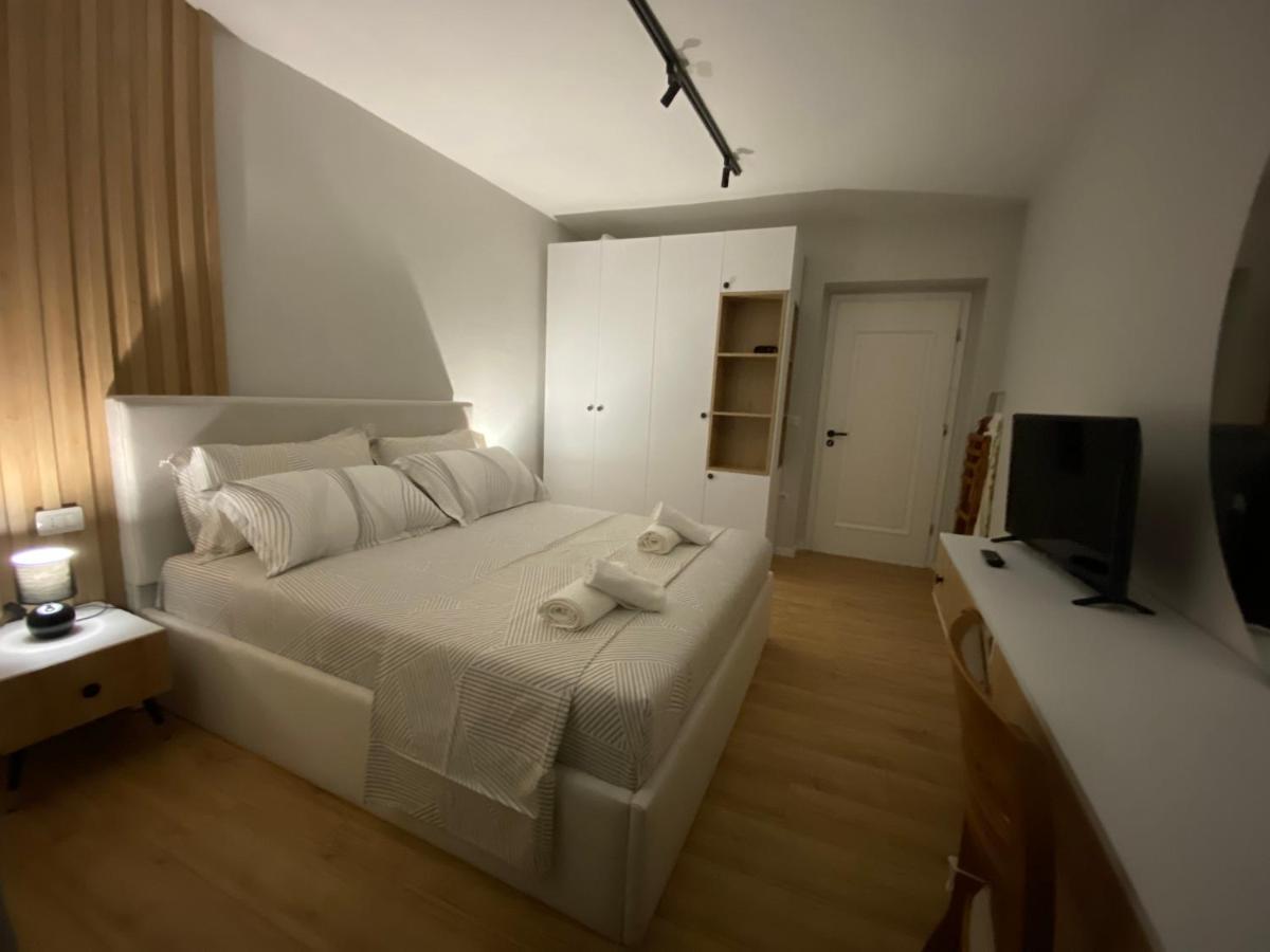 Ferienwohnung Lucas Downtown Tirana Exterior foto